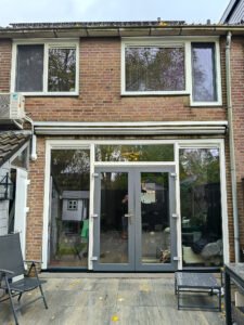 drzwi-tarasowe-dwuskrzydlowe-antracyt-montaz